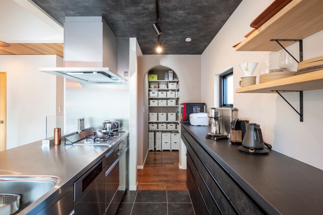 二重断熱の家　ネスト 【3000万円台/ZEH/間取り図あり】冬でもTシャツ1枚の快適な暮らしを実現。窓外の景色も楽しめる大満足の家の建築実例画像4