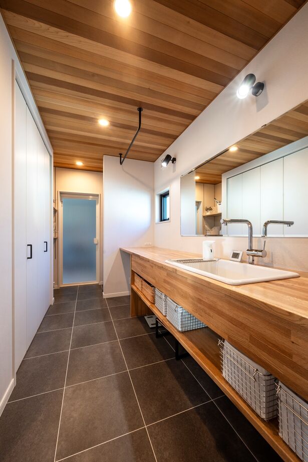 二重断熱の家　ネスト 【3000万円台/ZEH/間取り図あり】冬でもTシャツ1枚の快適な暮らしを実現。窓外の景色も楽しめる大満足の家の建築実例画像6