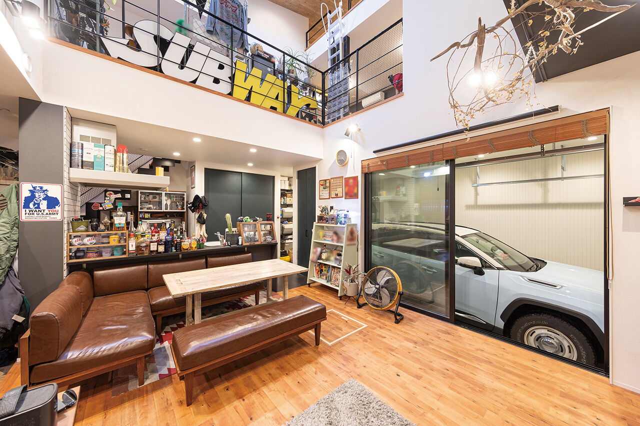 一級建築士事務所　SARA HOME桜建築事務所 【3000万円台｜C値0.5｜UA値0.71｜間取り｜ビルトイン｜吹抜け】室内から愛車を眺められるガレージハウスの建築実例画像1