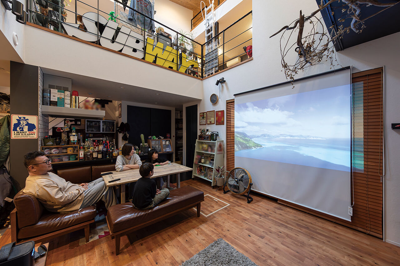 一級建築士事務所　SARA HOME桜建築事務所 【3000万円台｜C値0.5｜UA値0.71｜間取り｜ビルトイン｜吹抜け】室内から愛車を眺められるガレージハウスの建築実例画像3