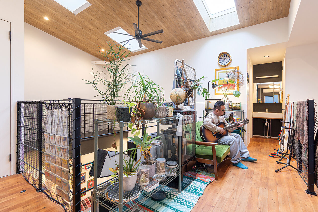 一級建築士事務所　SARA HOME桜建築事務所 【3000万円台｜C値0.5｜UA値0.71｜間取り｜ビルトイン｜吹抜け】室内から愛車を眺められるガレージハウスの建築実例画像7