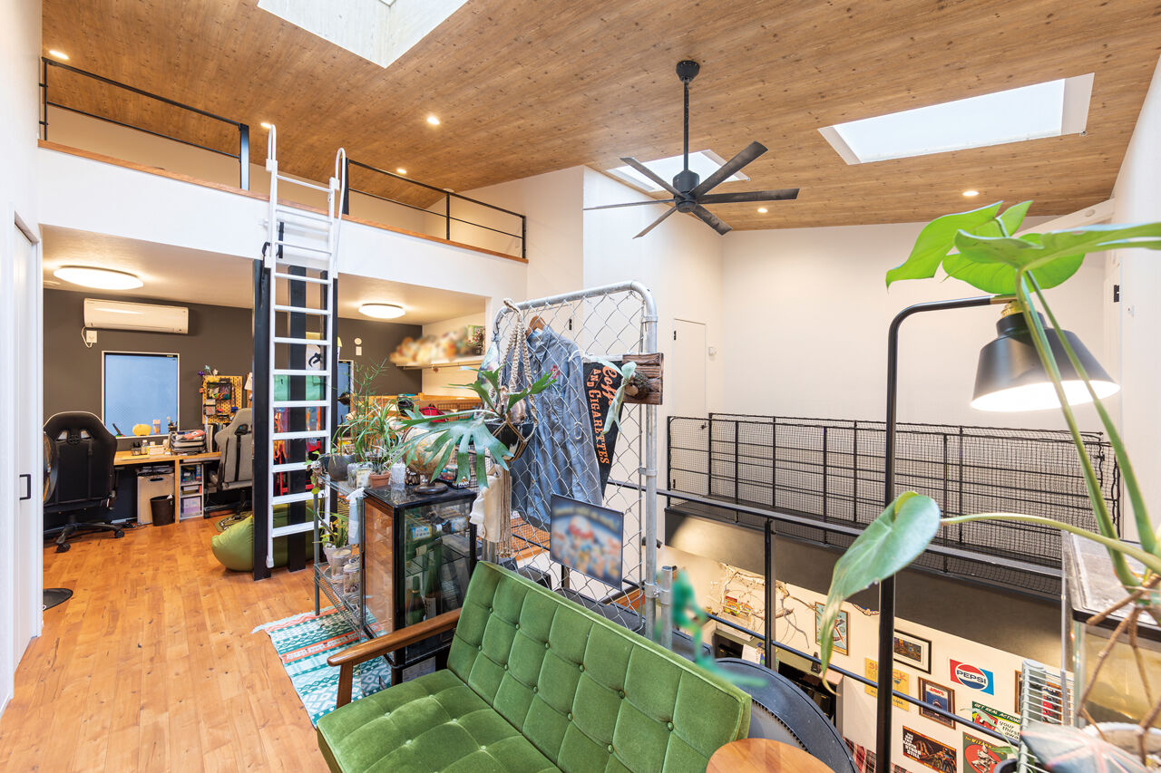 一級建築士事務所　SARA HOME桜建築事務所 【3000万円台｜C値0.5｜UA値0.71｜間取り｜ビルトイン｜吹抜け】室内から愛車を眺められるガレージハウスの建築実例画像8