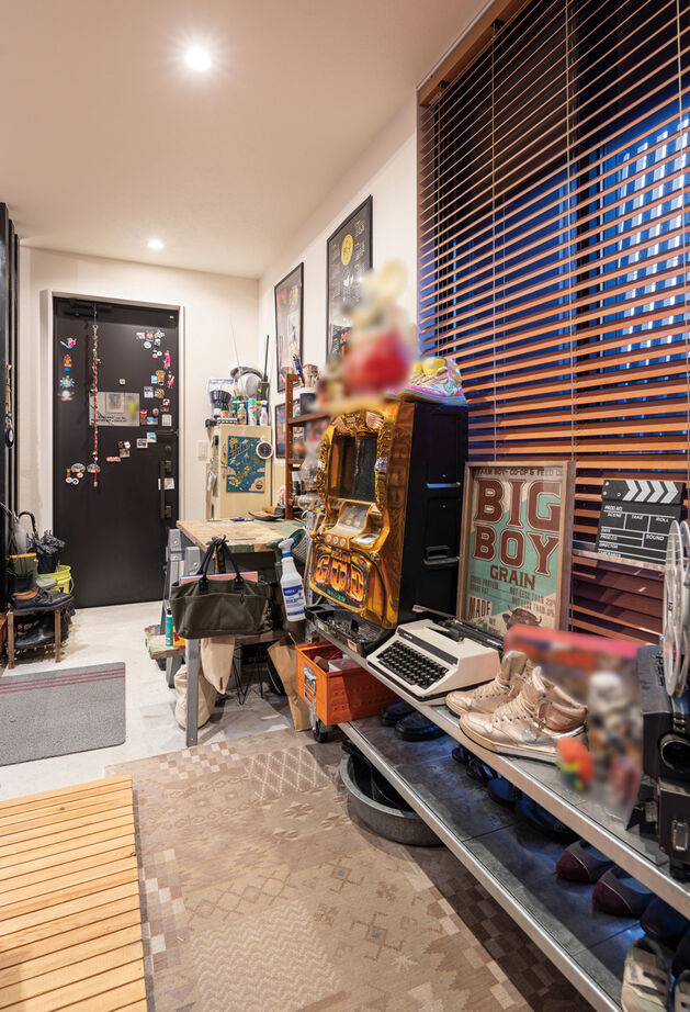 一級建築士事務所　SARA HOME桜建築事務所 【3000万円台｜C値0.5｜UA値0.71｜間取り｜ビルトイン｜吹抜け】室内から愛車を眺められるガレージハウスの建築実例画像10