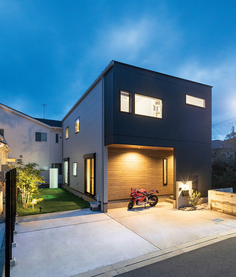 一級建築士事務所　SARA HOME桜建築事務所 【2800万円台／C値0.21／UA値0.41／家事動線／間取図有】バルコニーの開放感とスムーズ動線の二世帯住宅の建築実例画像2