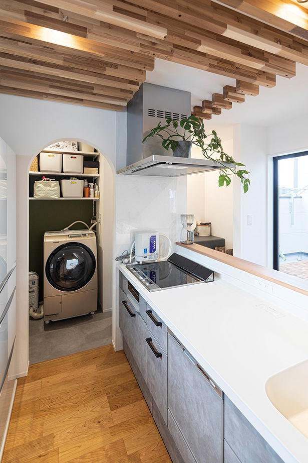 一級建築士事務所　SARA HOME桜建築事務所 【2800万円台／C値0.21／UA値0.41／家事動線／間取図有】バルコニーの開放感とスムーズ動線の二世帯住宅の建築実例画像4