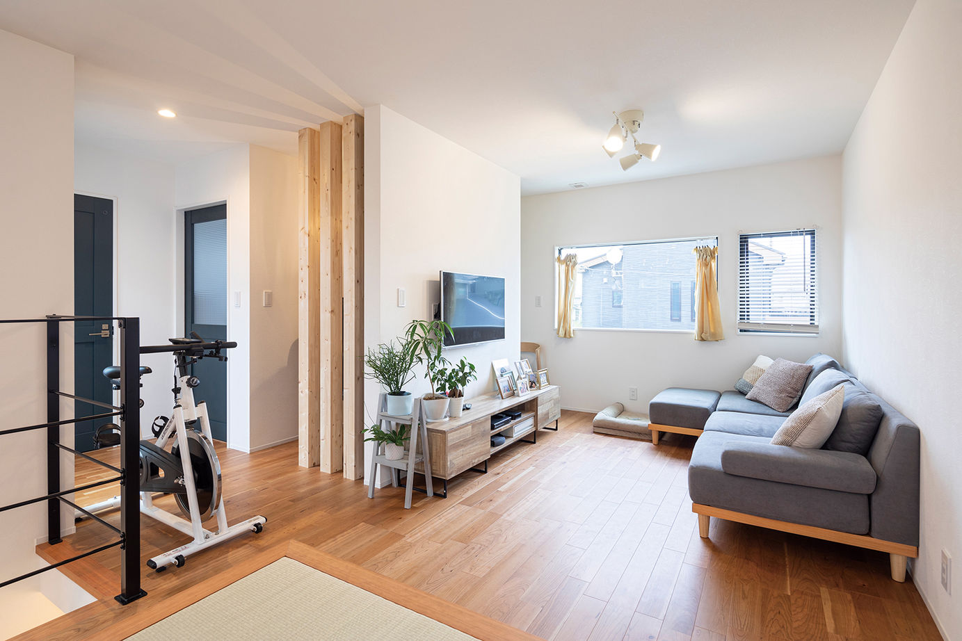 一級建築士事務所　SARA HOME桜建築事務所 【2800万円台／C値0.21／UA値0.41／家事動線／間取図有】バルコニーの開放感とスムーズ動線の二世帯住宅の建築実例画像5