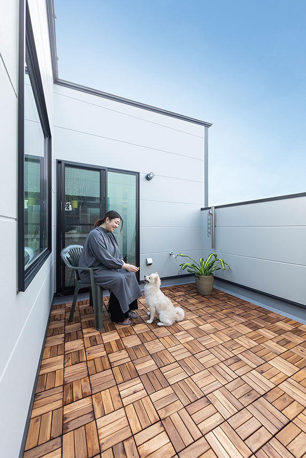 一級建築士事務所　SARA HOME桜建築事務所 【2800万円台／C値0.21／UA値0.41／家事動線／間取図有】バルコニーの開放感とスムーズ動線の二世帯住宅の建築実例画像9