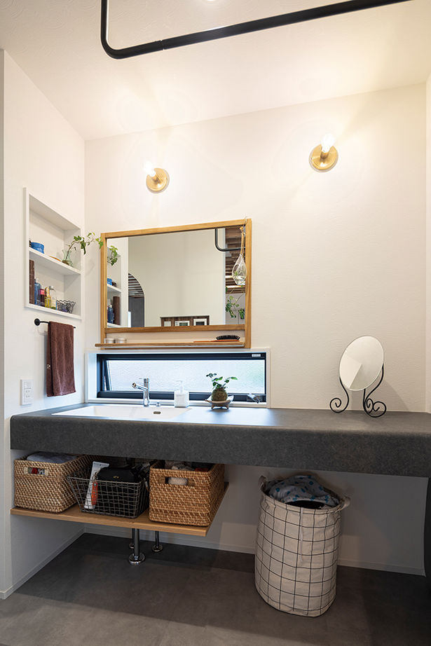 一級建築士事務所　SARA HOME桜建築事務所 【2800万円台／C値0.21／UA値0.41／家事動線／間取図有】バルコニーの開放感とスムーズ動線の二世帯住宅の建築実例画像10