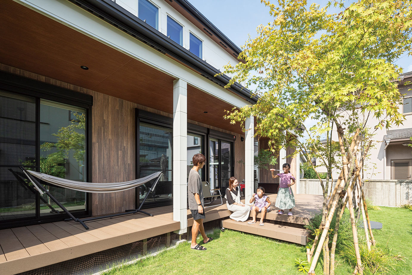 一級建築士事務所　SARA HOME桜建築事務所 【2900万円台／C値0.45／UA値0.45／家事動線／間取図有】広いリビングでBBQ ！溢れる開放感が家族を笑顔にの建築実例画像2