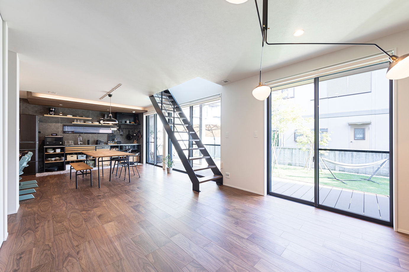 一級建築士事務所　SARA HOME桜建築事務所 【2900万円台／C値0.45／UA値0.45／家事動線／間取図有】広いリビングでBBQ ！溢れる開放感が家族を笑顔にの建築実例画像7