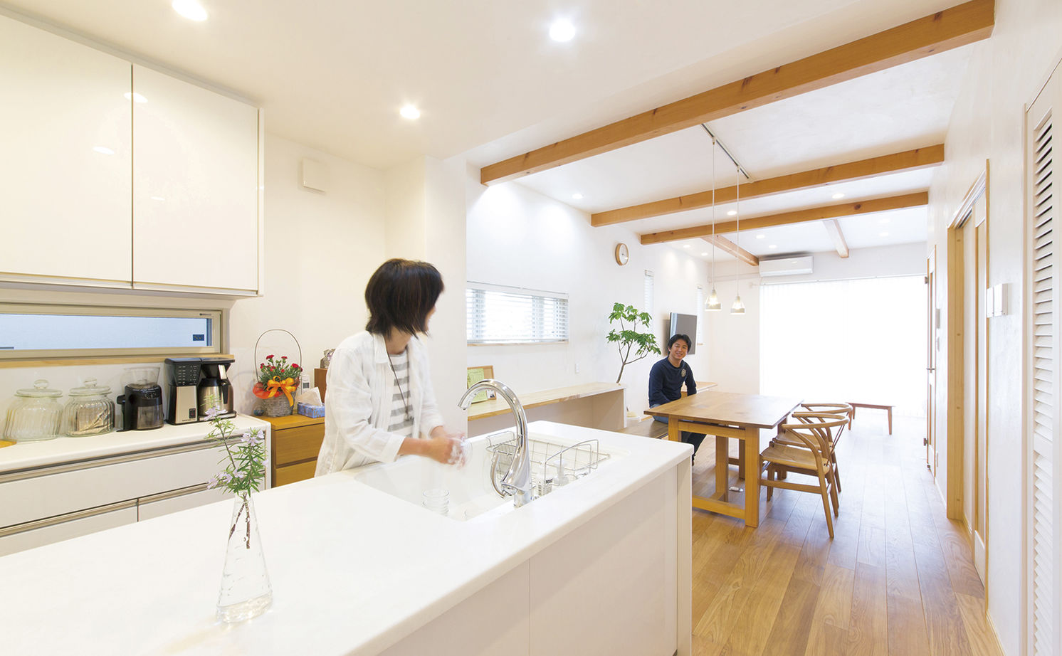 アールコーブ・ホーム(一級建築士事務所) by安江工務店 【2000万円台/30坪台/間取り有】明るく開放的な屋上庭園。子どもたちが健やかに暮らす、自然素材の家の建築実例画像6