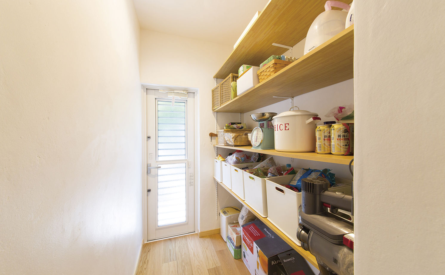 アールコーブ・ホーム(一級建築士事務所) by安江工務店 【2000万円台/30坪台/間取り有】明るく開放的な屋上庭園。子どもたちが健やかに暮らす、自然素材の家の建築実例画像10