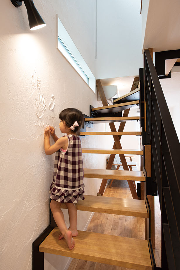 アールコーブ・ホーム(一級建築士事務所) by安江工務店 【1000万円台/30坪台/間取り有】間口の狭いお家でも、設計マジックで広々開放的。自然光で夕方も明るいの建築実例画像5