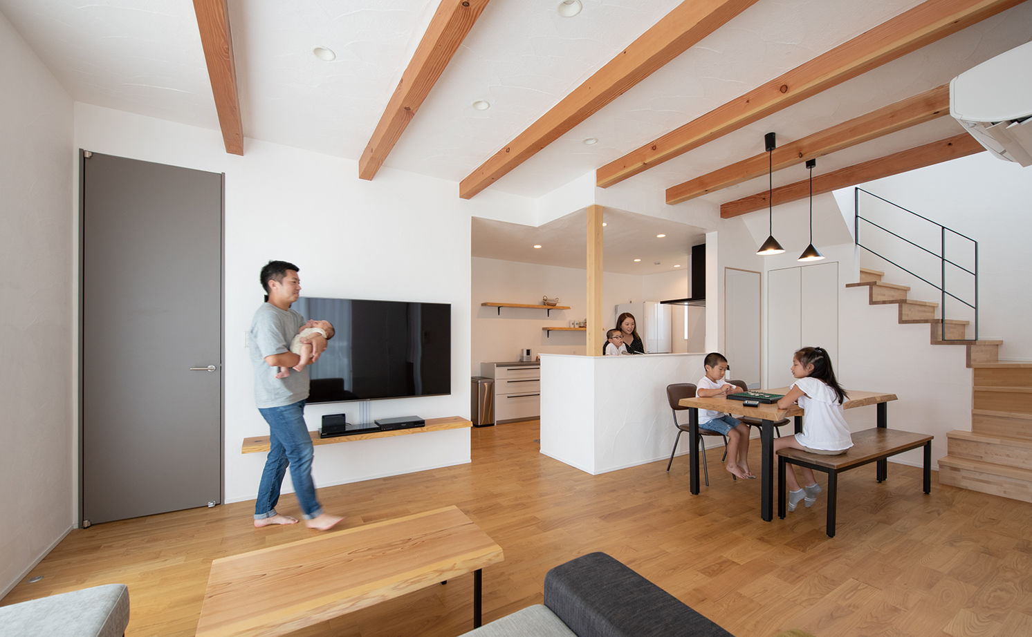 アールコーブ・ホーム(一級建築士事務所) by安江工務店 【2000万円台/30坪台/間取り有】見た目は古民家風、室内はモダンな北欧スタイル。世界観を愉しむ無添加な家の建築実例画像2