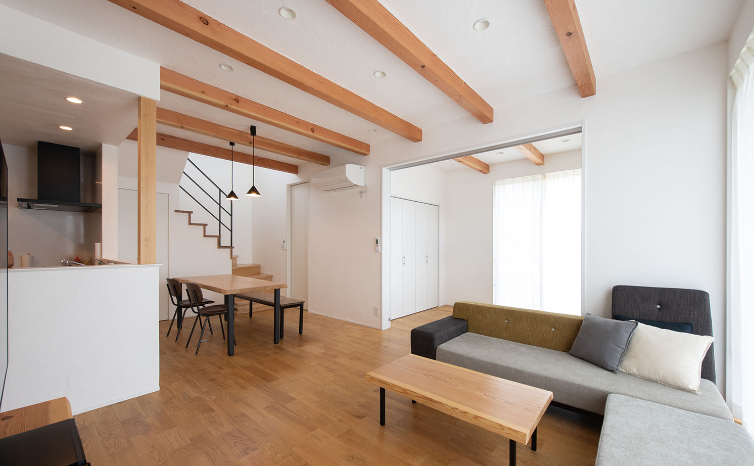 アールコーブ・ホーム(一級建築士事務所) by安江工務店 【2000万円台/30坪台/間取り有】見た目は古民家風、室内はモダンな北欧スタイル。世界観を愉しむ無添加な家の建築実例画像10