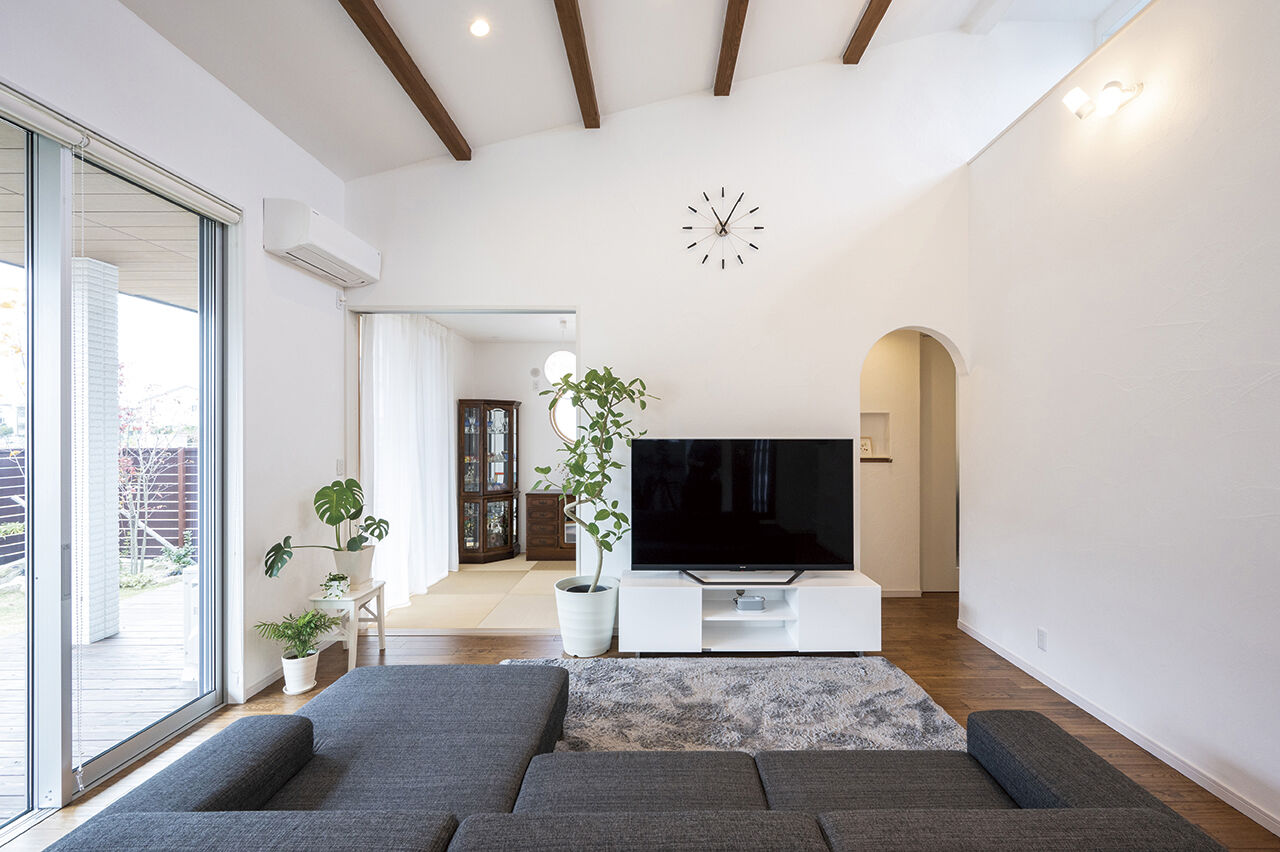 アールコーブ・ホーム(一級建築士事務所) by安江工務店 【3000万円台/30坪台/間取り有】目指したのは、自然との共存。庭と繋がる無垢と漆喰の平屋の建築実例画像5