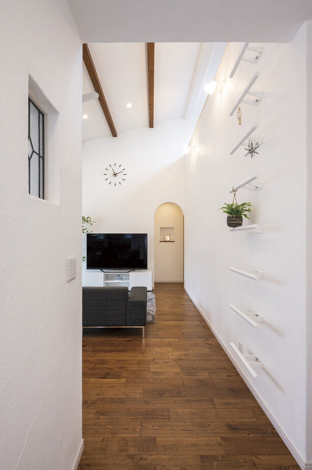 アールコーブ・ホーム(一級建築士事務所) by安江工務店 【3000万円台/30坪台/間取り有】目指したのは、自然との共存。庭と繋がる無垢と漆喰の平屋の建築実例画像7