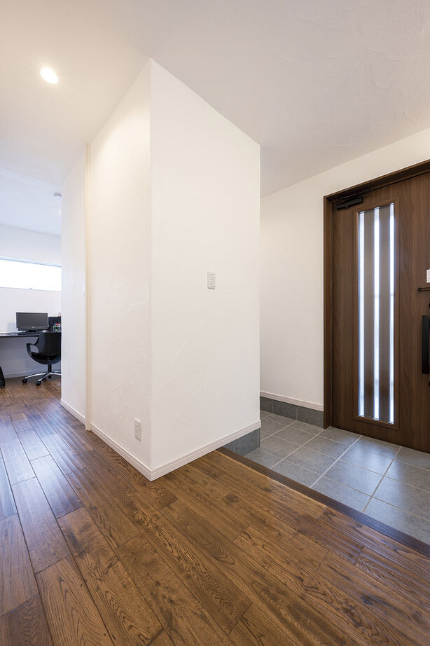 アールコーブ・ホーム(一級建築士事務所) by安江工務店 【3000万円台/30坪台/間取り有】目指したのは、自然との共存。庭と繋がる無垢と漆喰の平屋の建築実例画像8