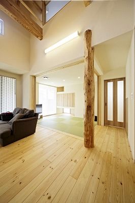 サカヅメハウジング 製材所ならではの木使いが光る、シックな和を重んじるモダンな住まいの建築実例画像5