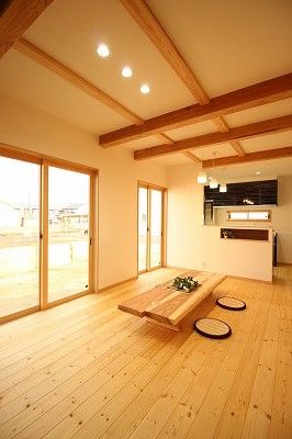 サカヅメハウジング 長年の夢だった図書館のある住まいで、無垢材の気持ちよさに包まれ健やかに過ごすの建築実例画像3