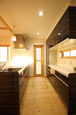 サカヅメハウジング 長年の夢だった図書館のある住まいで、無垢材の気持ちよさに包まれ健やかに過ごすの建築実例画像4