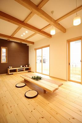 サカヅメハウジング 長年の夢だった図書館のある住まいで、無垢材の気持ちよさに包まれ健やかに過ごすの建築実例画像5