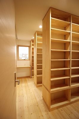 サカヅメハウジング 長年の夢だった図書館のある住まいで、無垢材の気持ちよさに包まれ健やかに過ごすの建築実例画像6