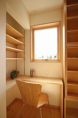 サカヅメハウジング 長年の夢だった図書館のある住まいで、無垢材の気持ちよさに包まれ健やかに過ごすの建築実例画像7