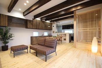 サカヅメハウジング 自然素材と無垢の木をたくさん使った、土間のある和モダンの家の建築実例画像3