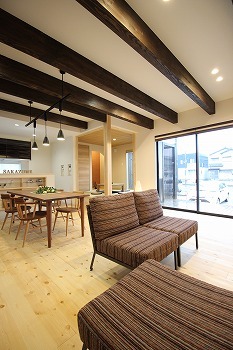 サカヅメハウジング 自然素材と無垢の木をたくさん使った、土間のある和モダンの家の建築実例画像5