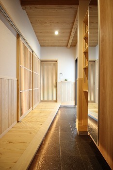 サカヅメハウジング 自然素材と無垢の木をたくさん使った、土間のある和モダンの家の建築実例画像10