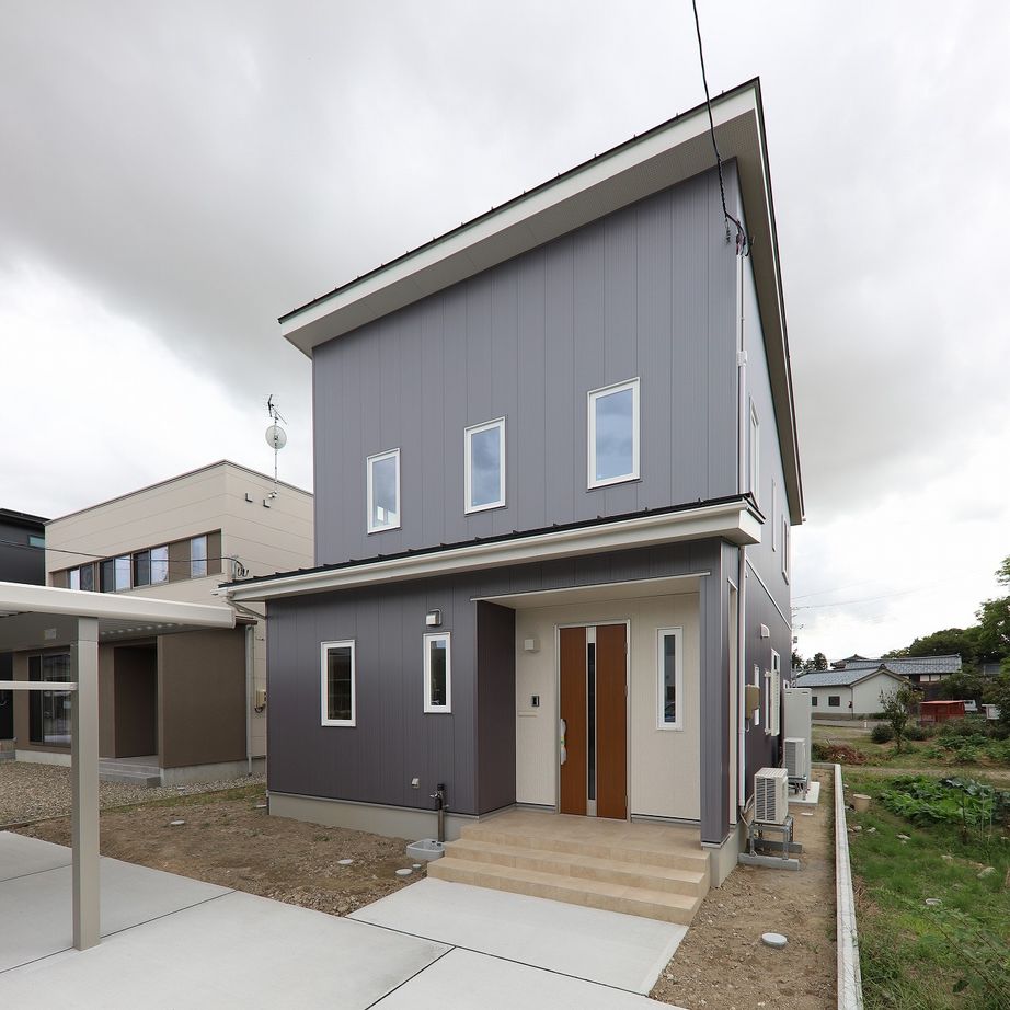 サカヅメハウジング 健やかに、のびやかに。無垢の杉が広がるリビングが子どもたちの笑顔を育む住まいの建築実例画像2