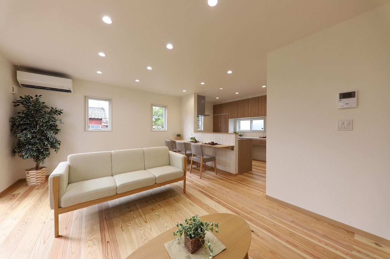 サカヅメハウジング 健やかに、のびやかに。無垢の杉が広がるリビングが子どもたちの笑顔を育む住まいの建築実例画像3