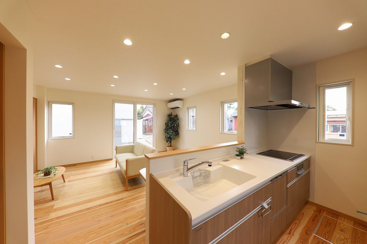 サカヅメハウジング 健やかに、のびやかに。無垢の杉が広がるリビングが子どもたちの笑顔を育む住まいの建築実例画像4