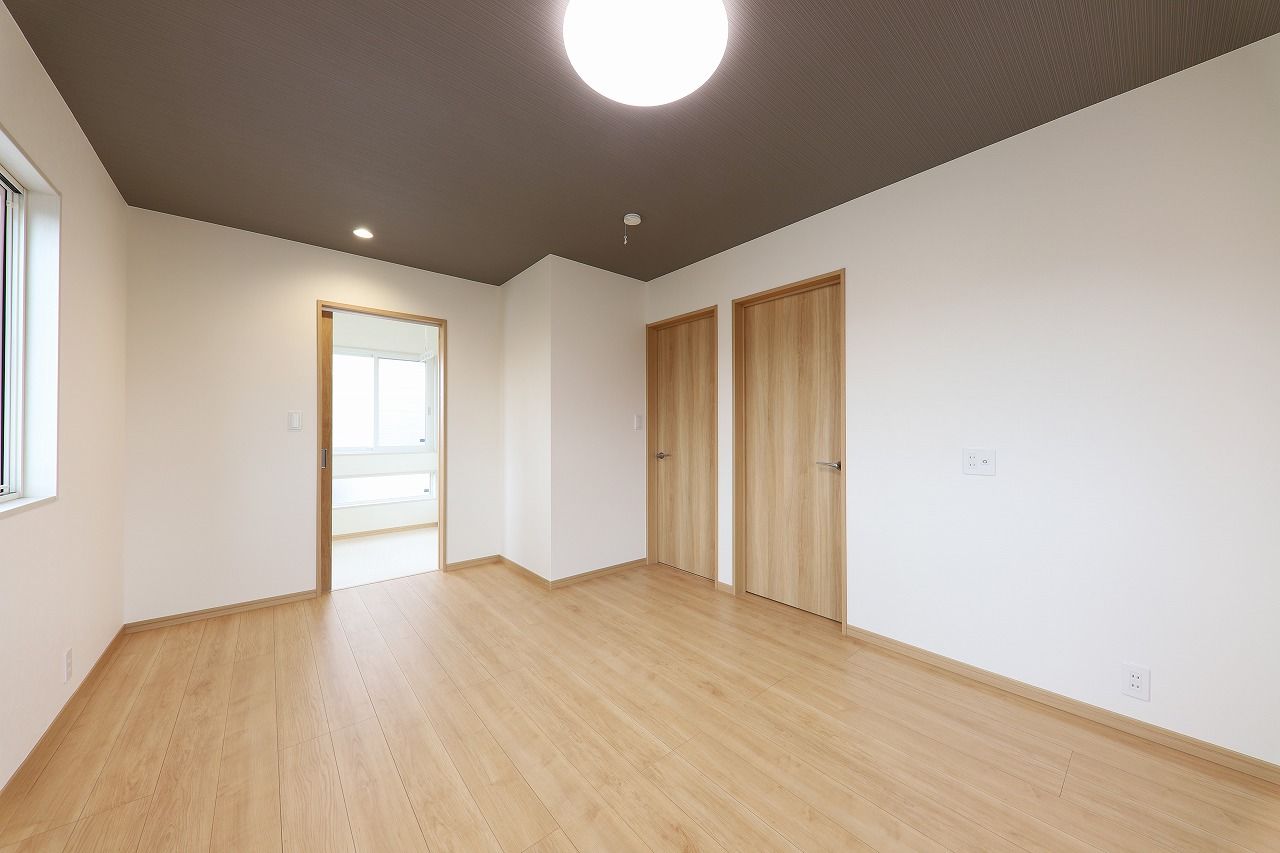 サカヅメハウジング 健やかに、のびやかに。無垢の杉が広がるリビングが子どもたちの笑顔を育む住まいの建築実例画像8