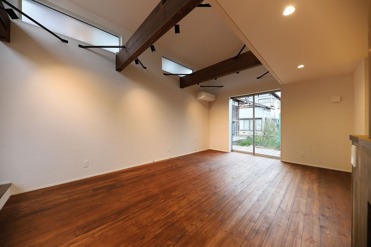 サカヅメハウジング 男前な和モダン空間で、スマートに暮らす。天然木の味わいを愉しむ住まいの建築実例画像5