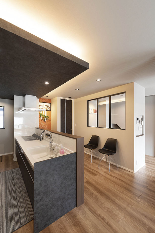 アイ工務店 【兵庫県加古川市/2000万円台/家事導線】天井高3m 超。ハーフ吹抜のリビングでくつろげる空間にの建築実例画像3