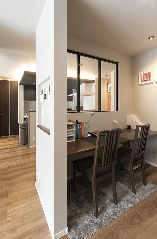 アイ工務店 【兵庫県加古川市/2000万円台/家事導線】天井高3m 超。ハーフ吹抜のリビングでくつろげる空間にの建築実例画像4