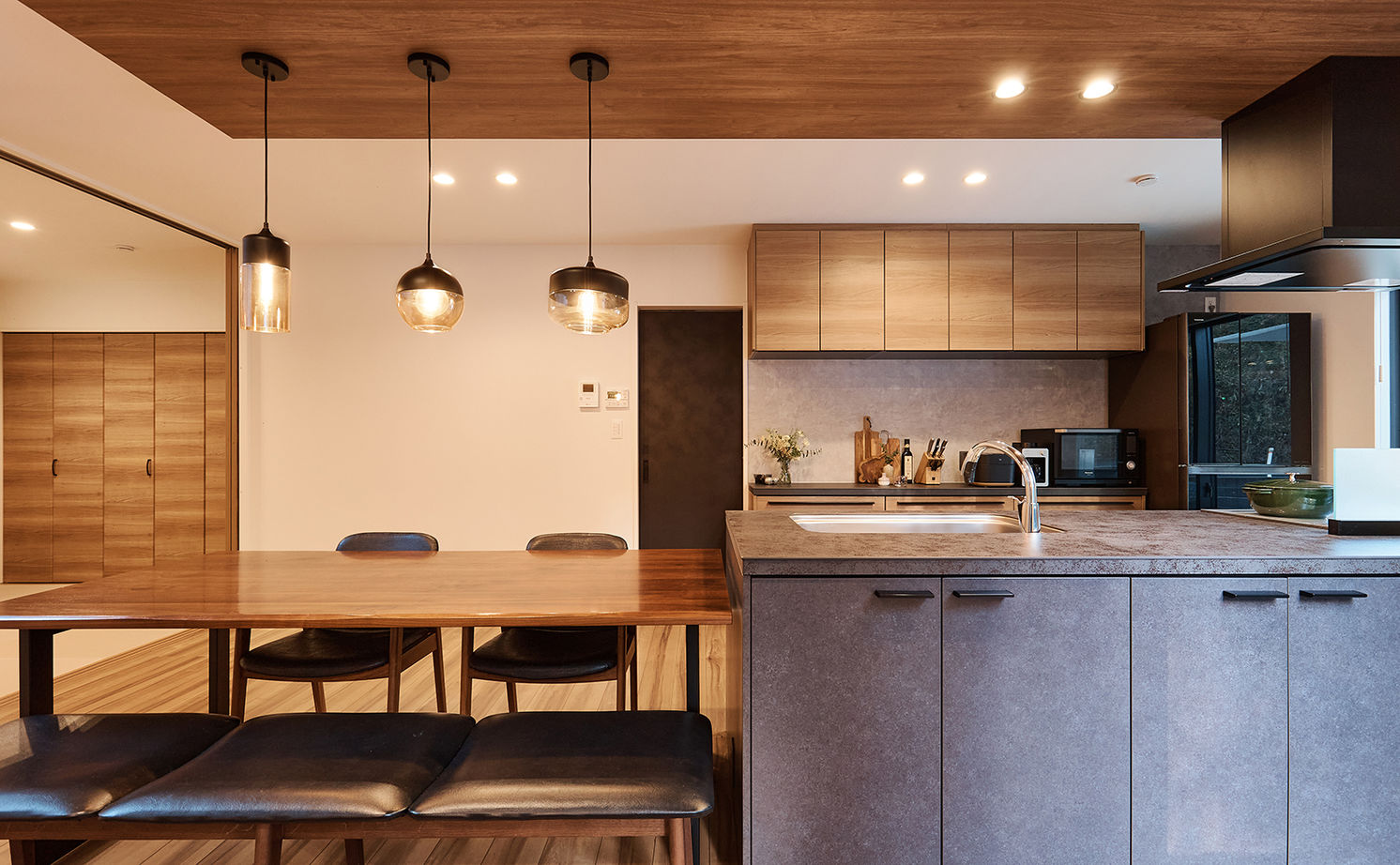 アイ工務店 【岡山県/2000万円台】LDKと繋がるインナーテラスでお家キャンプ。大好きな音楽を楽しめるDJブースもある家の建築実例画像9