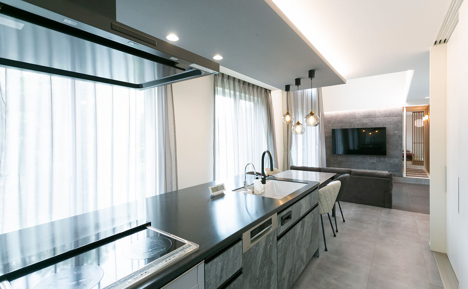 アイ工務店 【小屋裏付の平屋/3000万円台/間取り図有】「外出するより家にいたい」住み始めて実感した楽しさと心地よさの建築実例画像2