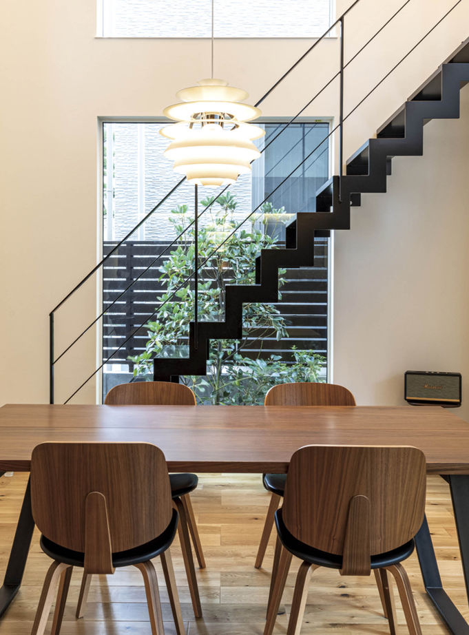 アイ工務店 【福岡県福岡市/シンプルモダン/テラス】大窓と美しい階段をシンボルに、内と外のギャップを楽しむ家の建築実例画像7