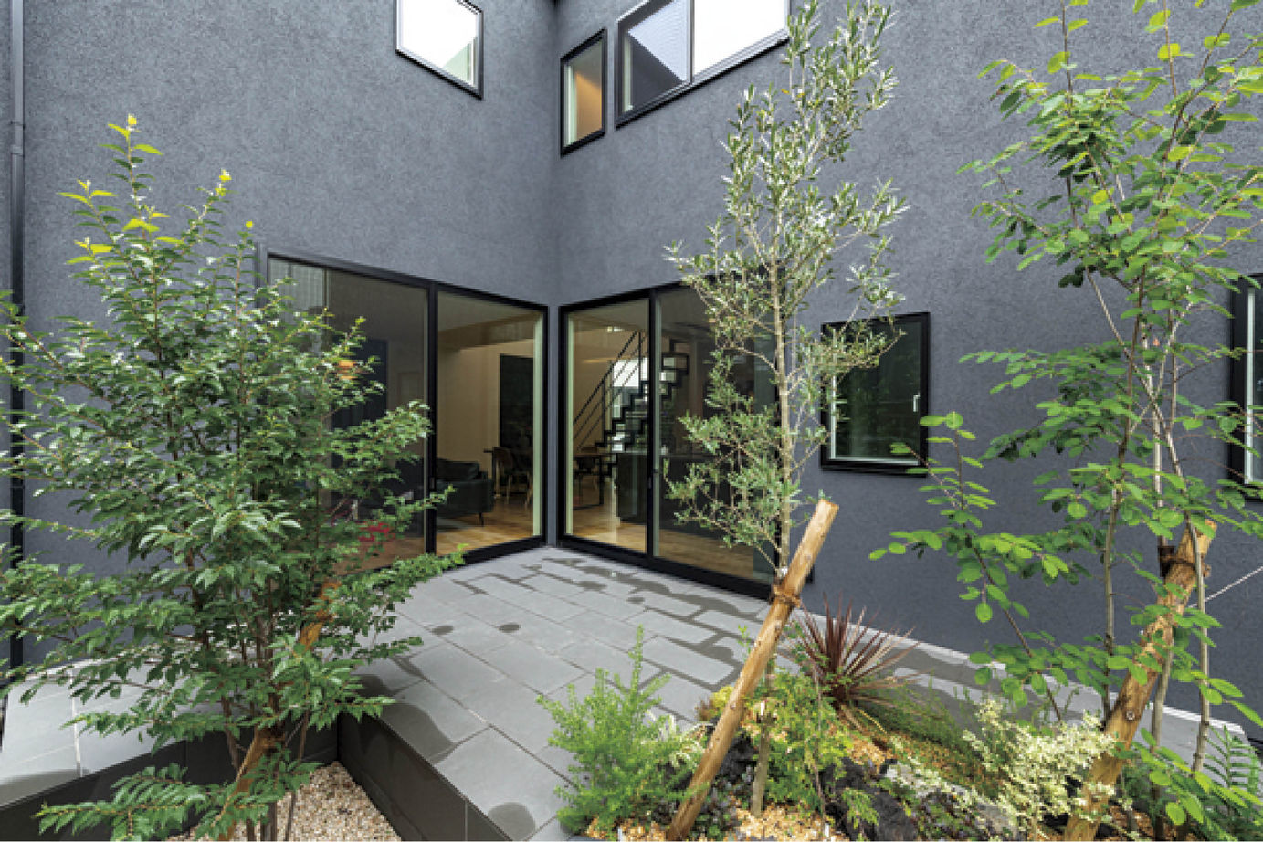 アイ工務店 【福岡県福岡市/シンプルモダン/テラス】大窓と美しい階段をシンボルに、内と外のギャップを楽しむ家の建築実例画像8