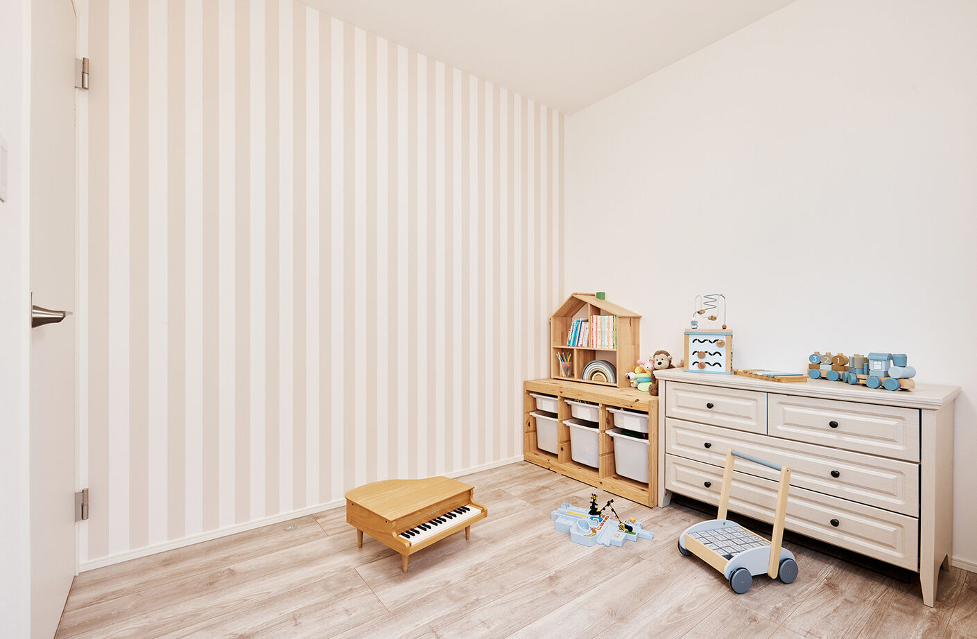 アイ工務店 【延床33.6坪/吹抜/収納充実/間取図】庭と繋がり、吹抜の圧倒的な開放感を楽しむ北欧テイストの家の建築実例画像13