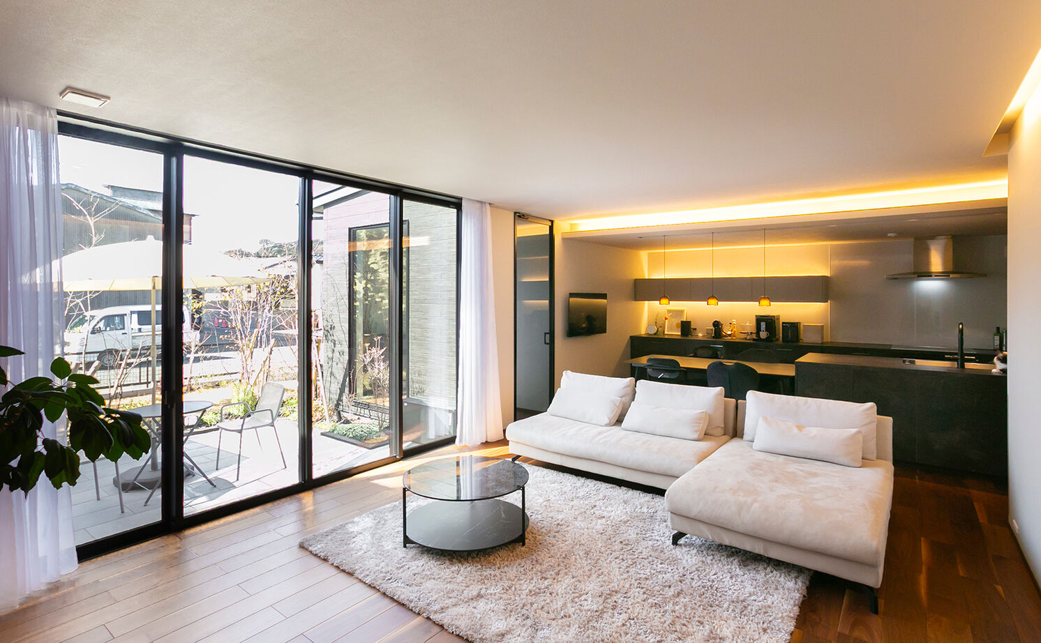 アイ工務店 【延床31.2坪／コの字型の平屋／間取り図】光の演出が美しい平屋で、カーテン要らずの暮らしを満喫の建築実例画像2