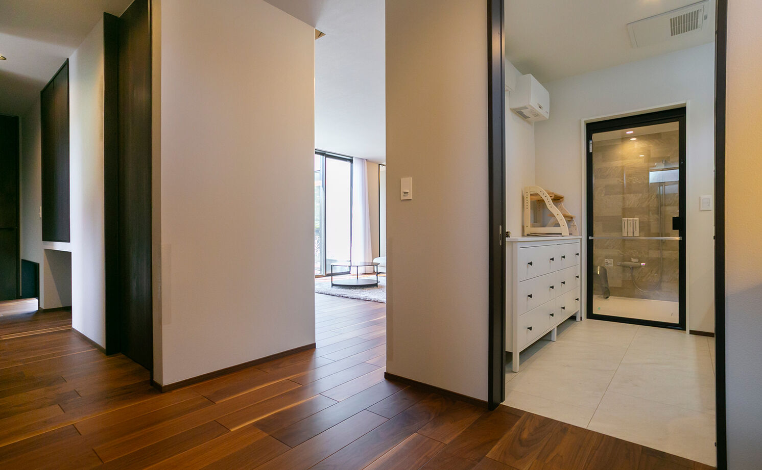 アイ工務店 【延床31.2坪／コの字型の平屋／間取り図】光の演出が美しい平屋で、カーテン要らずの暮らしを満喫の建築実例画像4