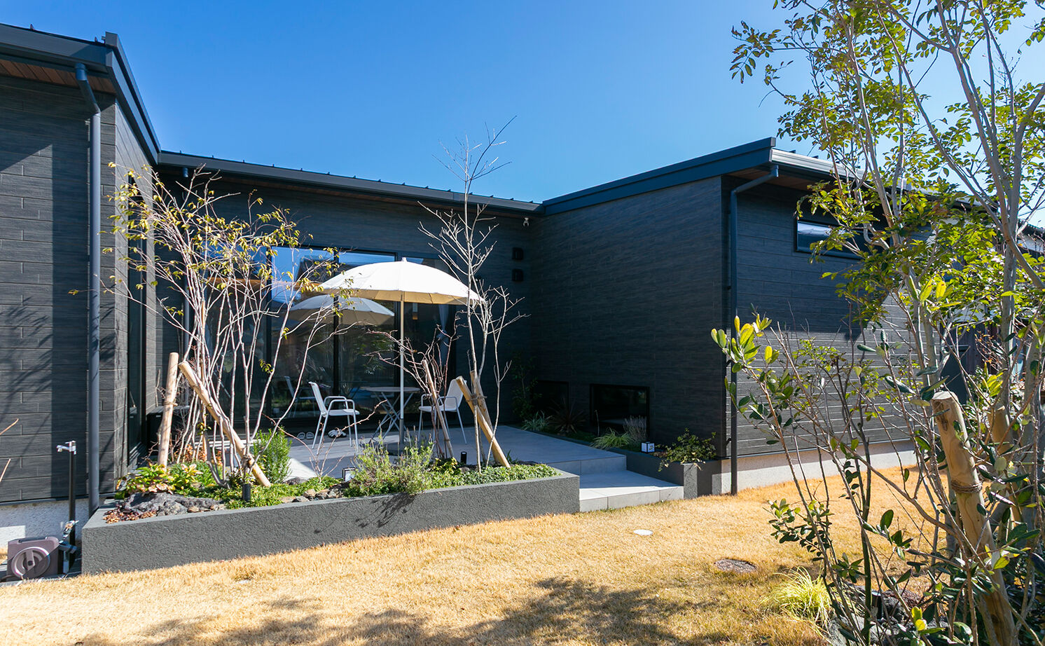 アイ工務店 【延床31.2坪／コの字型の平屋／間取り図】光の演出が美しい平屋で、カーテン要らずの暮らしを満喫の建築実例画像20