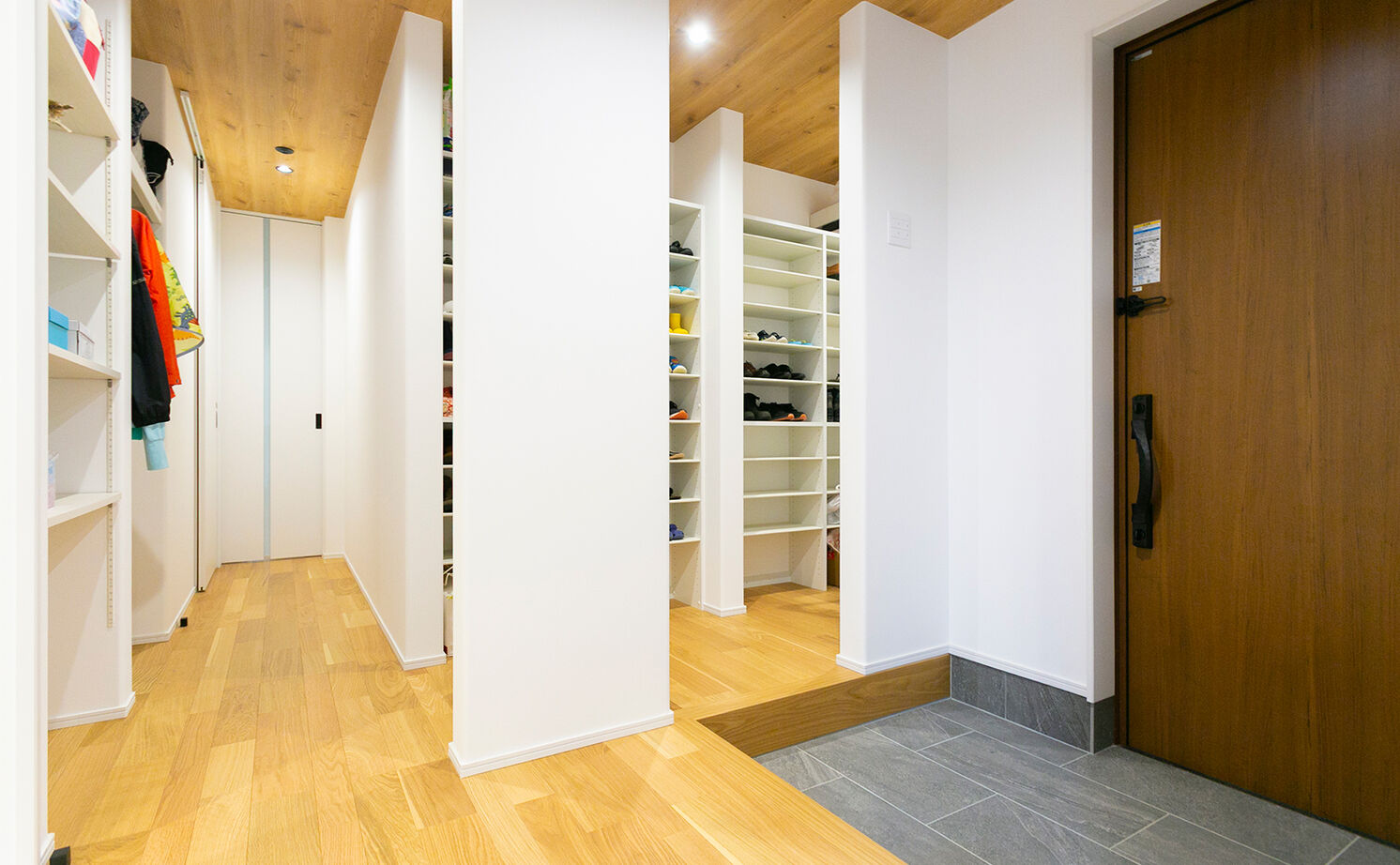 アイ工務店 【長崎県/平屋/間取り図有】ワンフロアで暮らしが完結する快適さに、使い方自在の小屋裏空間をプラスの建築実例画像3