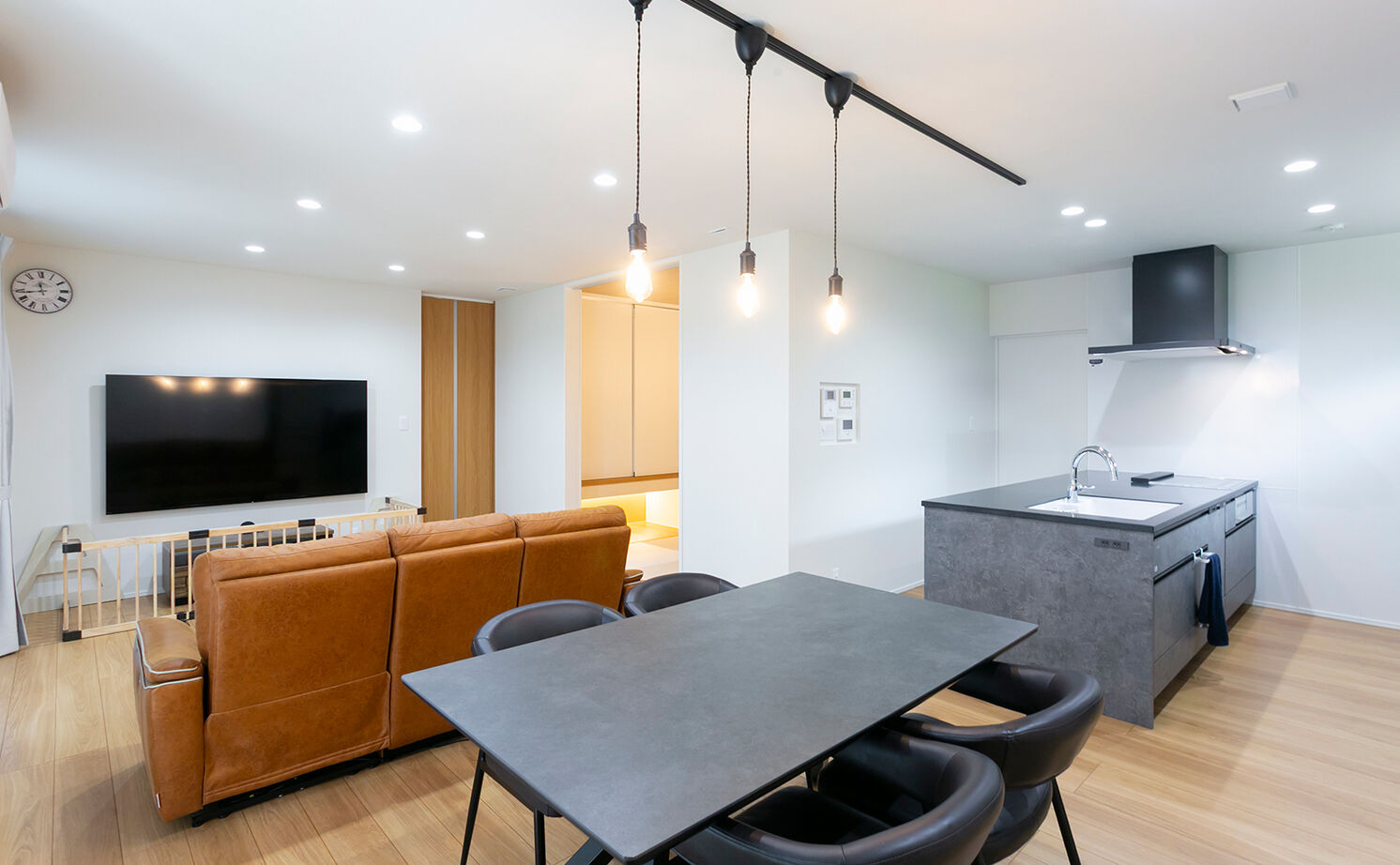 アイ工務店 【長崎県/ファミリールーム/間取り図有】映画にダーツにカラオケと、レジャーを存分に楽しめる家の建築実例画像9