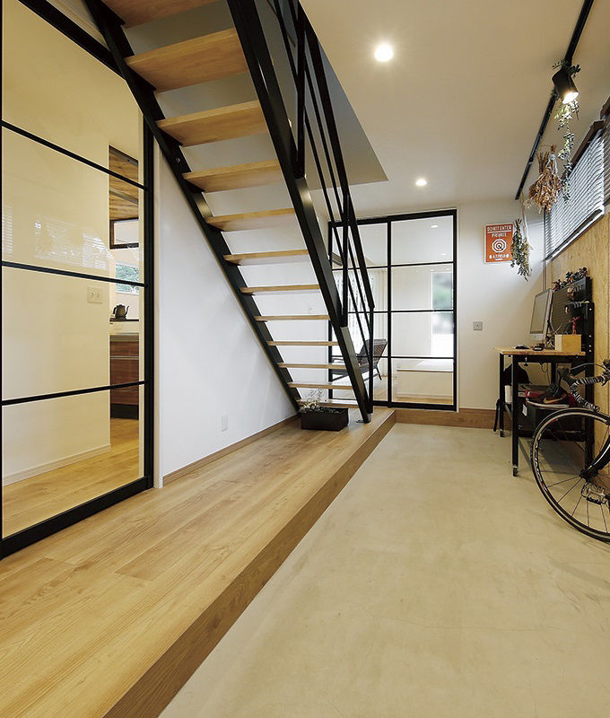 アイ工務店 【埼玉県/2000万円台/39坪】広々玄関、大型WICを実現したオールドアメリカンスタイルの家の建築実例画像2