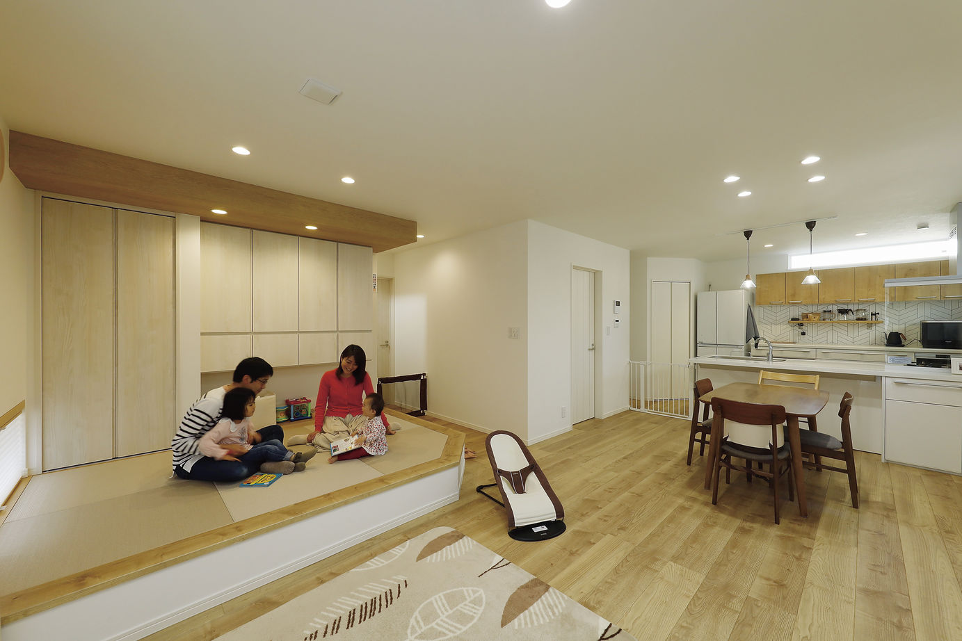 アイ工務店 【千葉県松戸市/40坪/快適導線】泥んこ遊びの後はすぐ洗面へ。回遊できる動線が毎日を快適にの建築実例画像2